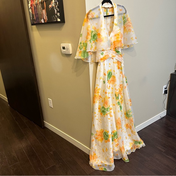 Authentic vintage 1970's Lorrie Deb gown with cape - Picture 12 of 17